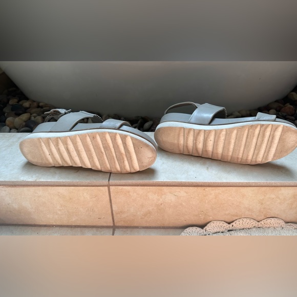 Tahari TT-Giada Wedge Sandal - Picture 4 of 4